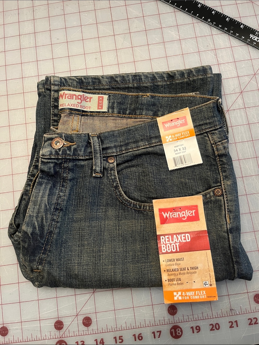 Men’s Wrangler Relaxed Boot Jeans - Denim Blue 34x32